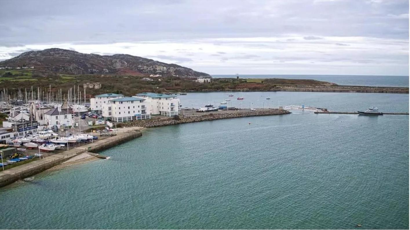 Marina Sea View Apt - Second Floor With Lift, Modern Holyhead Bagian luar foto